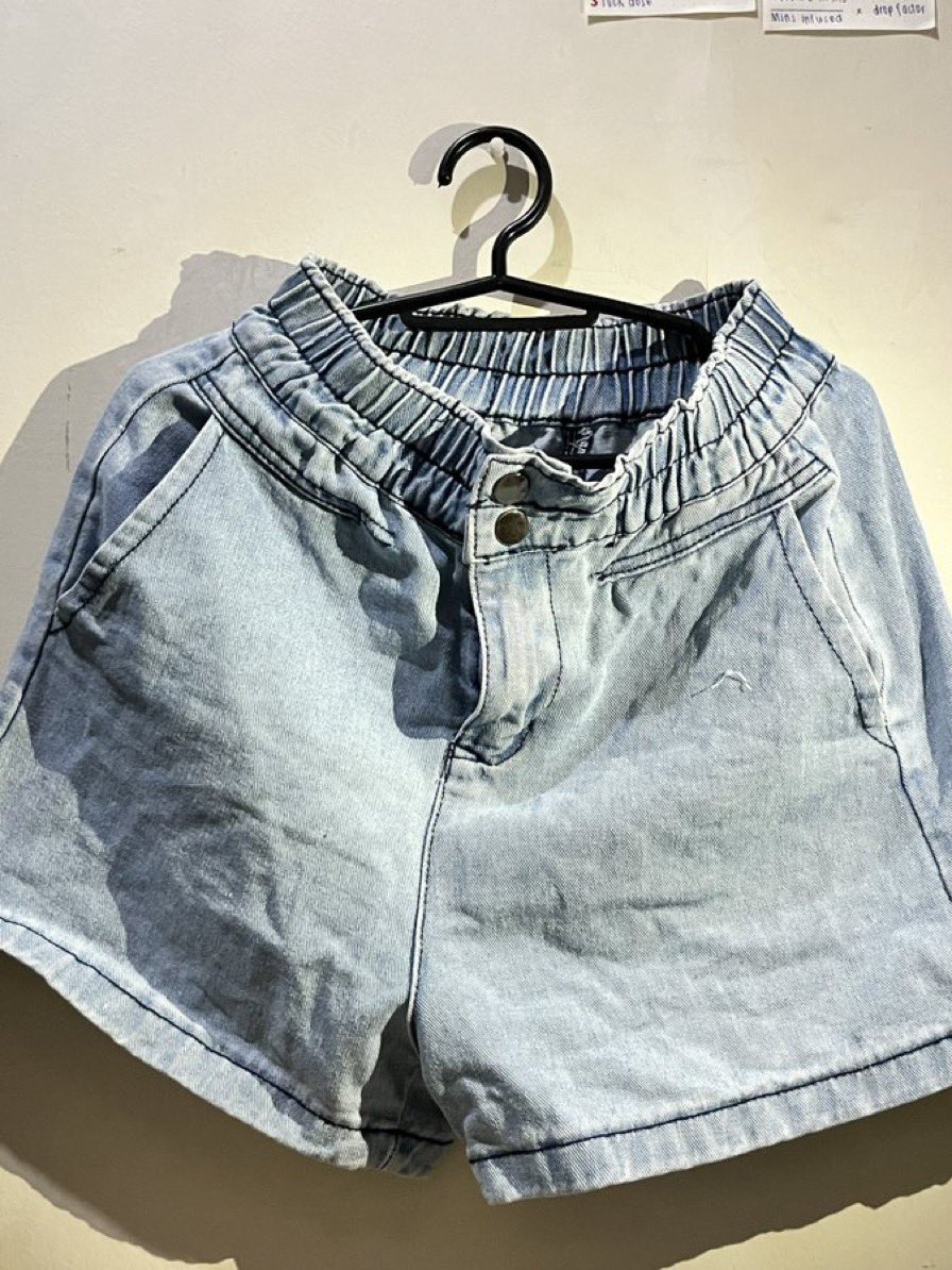 aesawins's tweet photo. maong shorts! 

⤷ xs-small size
⤷ 15 pesos  

🔖 ph wts lfb preloved ukay clothes tshirt blouse pants knitted https://t.co/gvCBn0Oayz