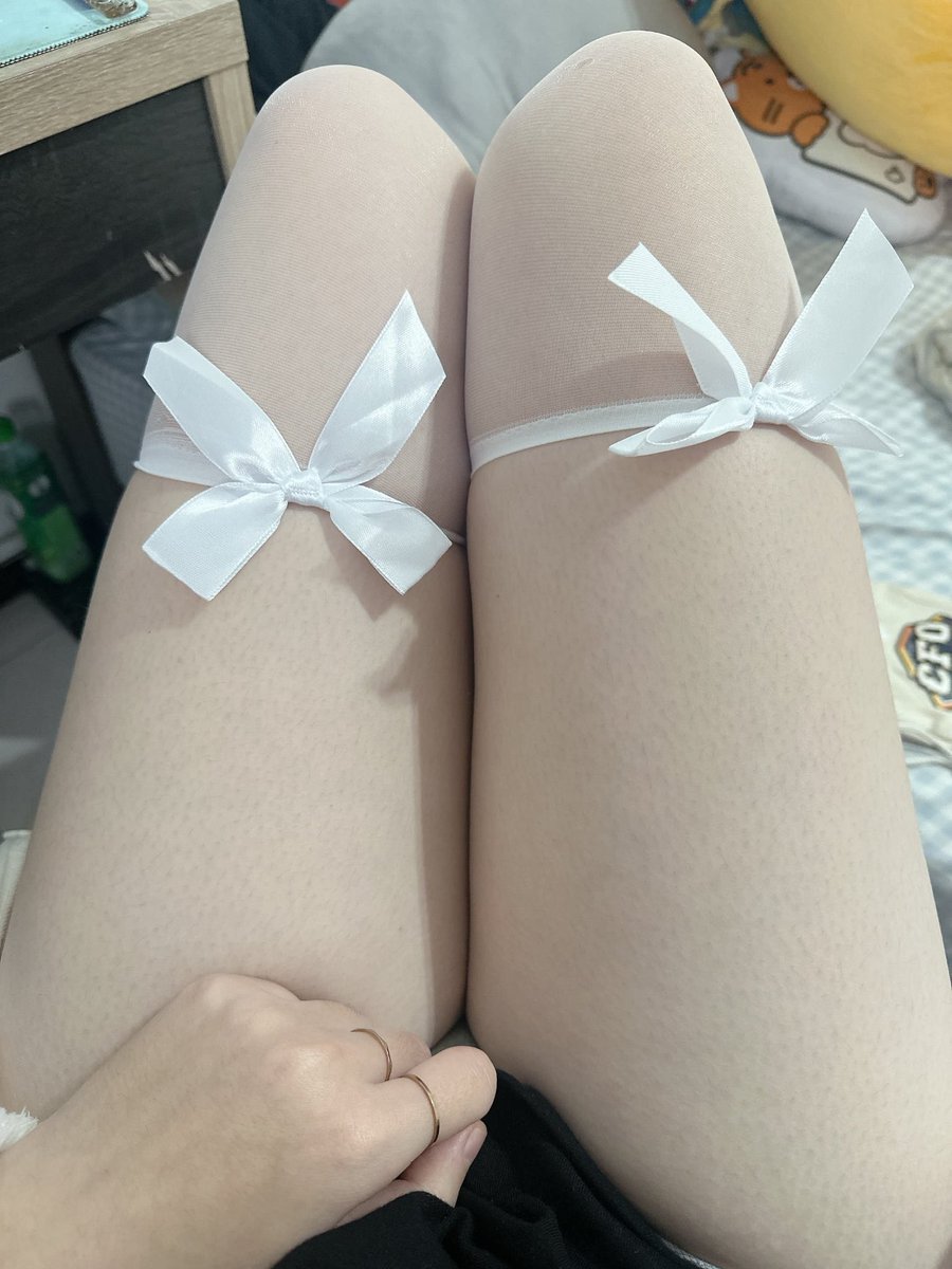 mthariq80's tweet photo. 点赞的是想舔我的jio吗  #鸣潮cos #女高 #足控 https://t.co/Awy3g888fF
