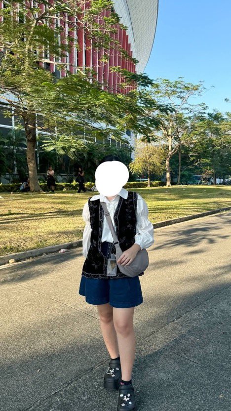 aesawins's tweet photo. picheolin-inspired concert outfit ! 
— white long sleeve + vest 

⤷ 120 pesos set  

ph wts lfb preloved ukay clothes tshirt blouse pants knitted svt seventeen https://t.co/tIxBvMtkxL