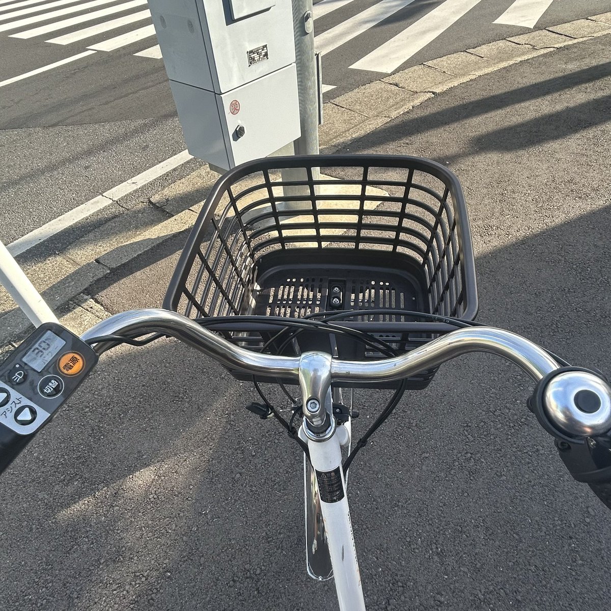oka_deesu's tweet photo. 次の予定に間に合わないので自転車を使う。
(本当は歩くのがしんどい・暑い) https://t.co/MNi5XEj1HF