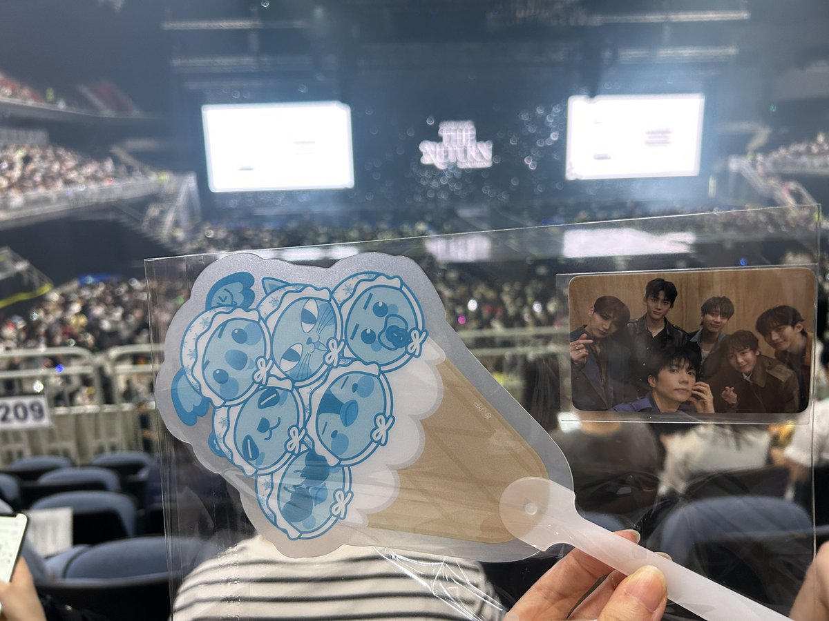 Honybabe_It's tweet photo. 드디어! 3년만의 오프라인 콘서트 참석!
이걸 위해 아프리카에서 한국까지 ✈️
그러니까 맘껏 즐기자!!! https://t.co/kBfrAi4BLu