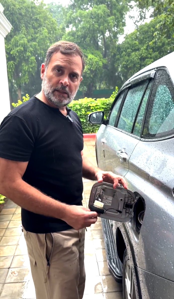 pratheeshrave's tweet photo. @INCKerala Did you notice the "Upto E20 Petrol" sticker pasted on the fuel lid? 

ക്യാപ്സുൾ കിട്ടിയാൽ നേരെ ചൊവ്വേ നോക്കി കണ്ട് മനസിലാക്കാതെ തൊണ്ട നനയാതെ അങ്ങ് വിഴുങ്ങും. ഇനി ഇതിൻ്റെ ന്യായീകരണം ആയിട്ട് വരും, @INCKerala നന്നായികൂടേ? 

#E20 https://t.co/YRXsL7eGD1