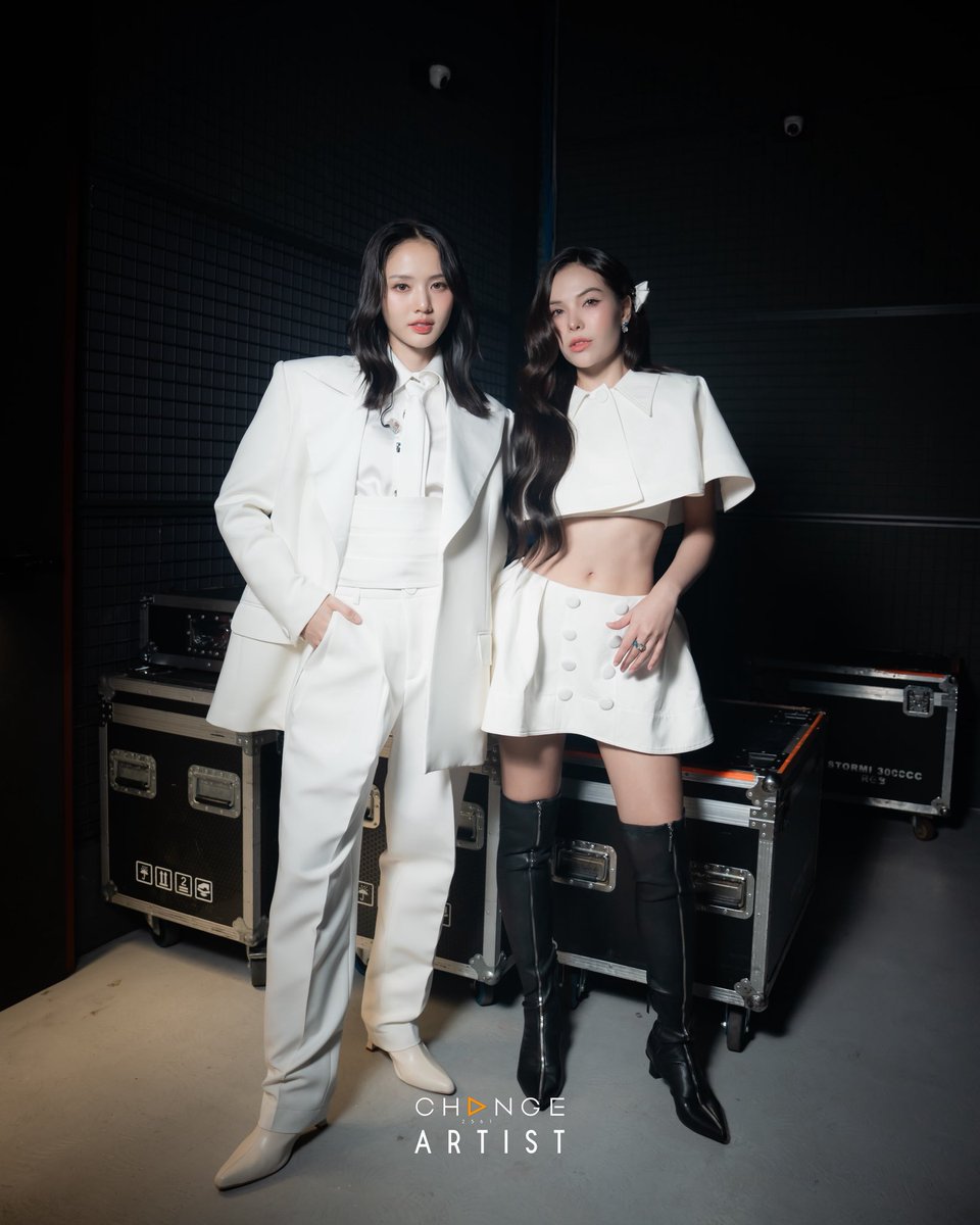 CHANGEARTIST_'s tweet photo. Behind every moment on stage, there’s a whole lot of love from besties 💞

@Lookmheewang @sonyasarann 

#LMSY2026FANMEETINGINKOREA
#LMSY
#ChangeArtist https://t.co/qqsJlLnpxv