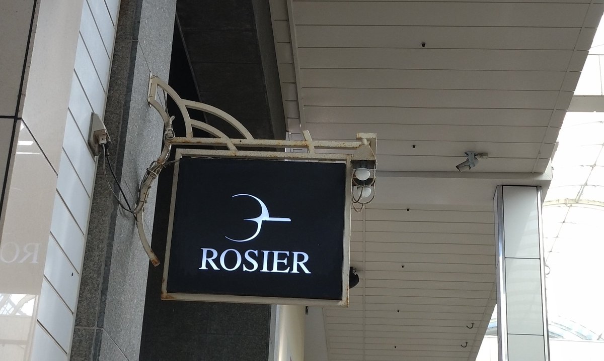 rosier0708's tweet photo. 今日はこちらに〜
ランチではこのお方でしたが😅
ちゃんとmode変えました🌙
暑すぎて化粧も落ちまくり汗だくボロボロですが💦
自分にとってのLUNA SEA始まりの地で初心に戻って楽しみたいと思います〜🥹
因みに店名が神のお店があった✨️ https://t.co/VRgctCAGZW