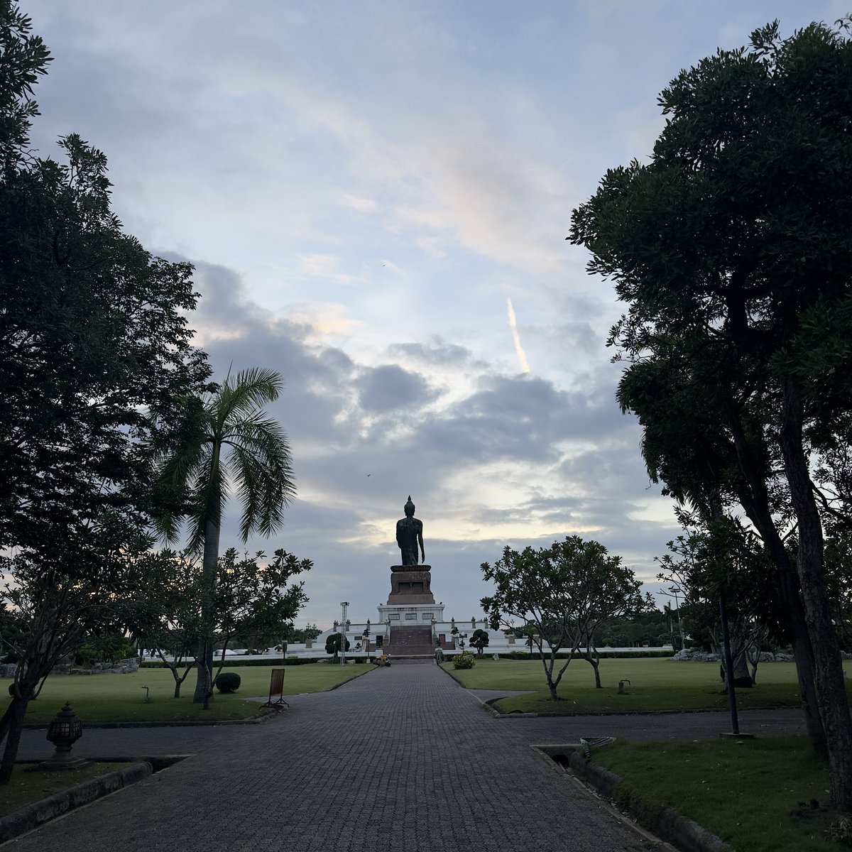Jime7400's tweet photo. คนจน ต้องการบางอย่าง
คนโลภ ต้องการทุกอย่าง https://t.co/a7IRrexQy8