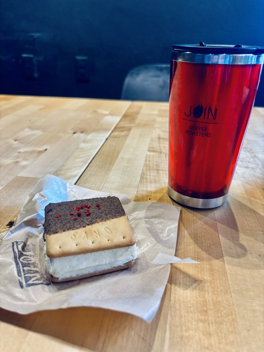 manmo0620's tweet photo. コーヒータイム☕️

本日も暑過ぎて、『アイスサンド』を初めて食べてみた。
クーラーの効いた店内で、冷たい物を食べるの最高😀

#JOINROASTERS
#神戸市西区
#CB1000F https://t.co/O9pr9dx0Xk