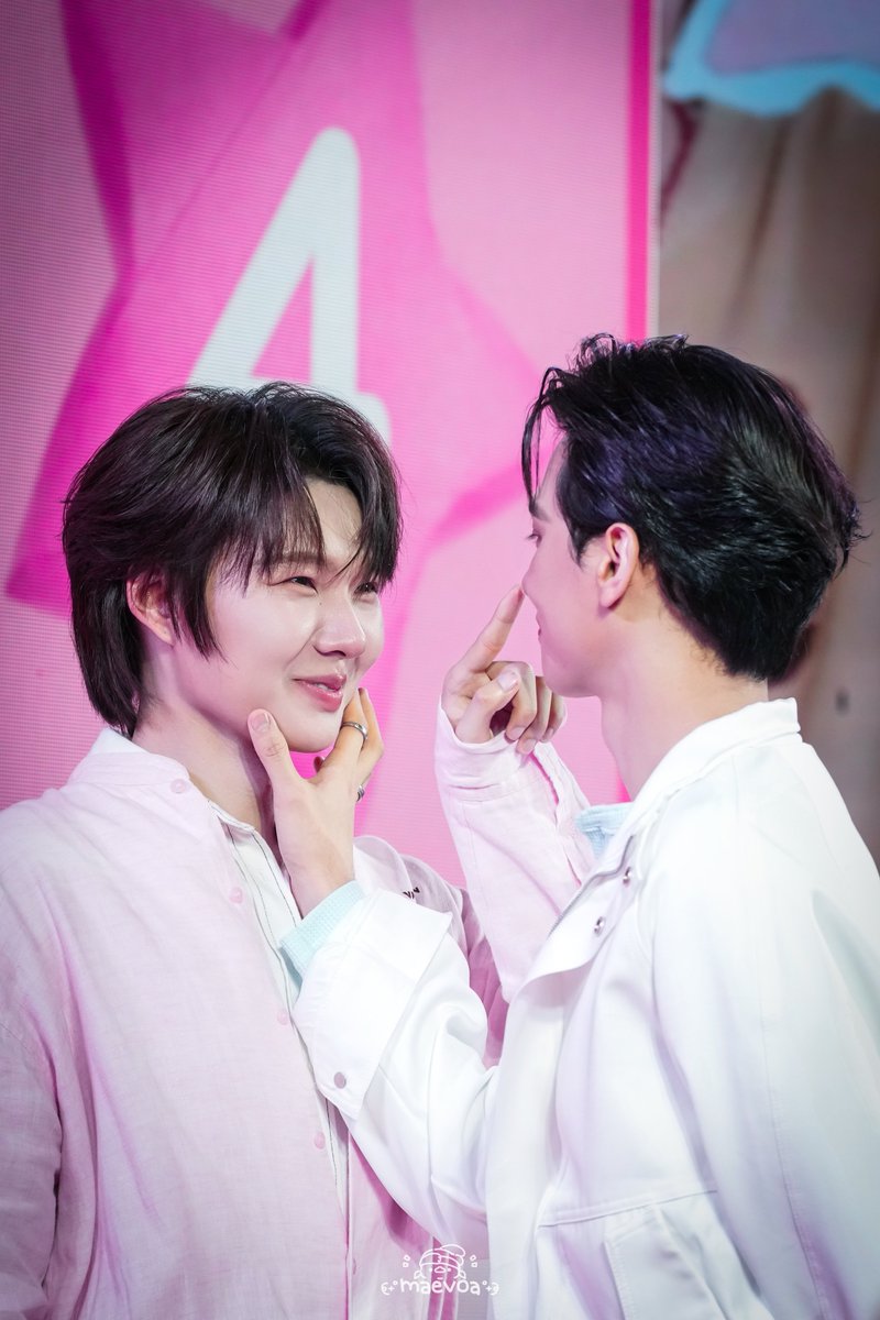 maevoa's tweet photo. อาการมันเป็นยังไงคับ

#RBNxMeetandGlowKNP
#KengNamping https://t.co/95dTd5lpXm