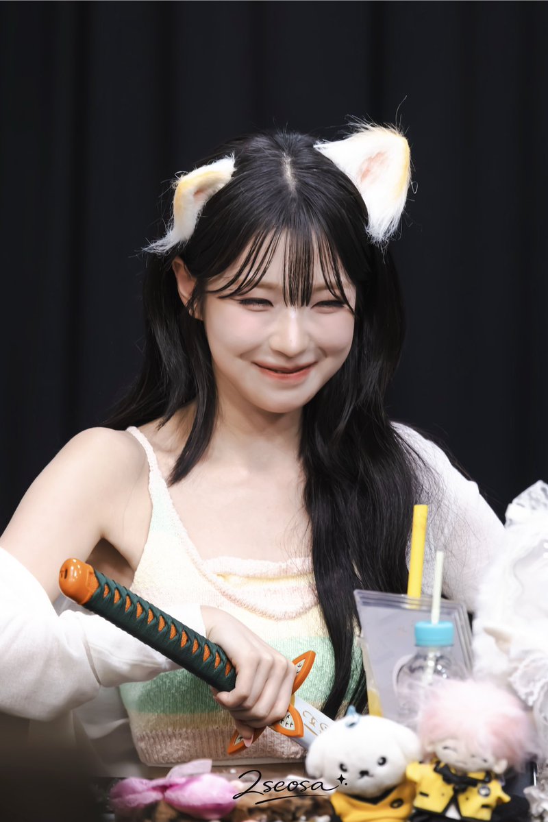 2seosa's tweet photo. 260725 비트로드 팬사인회

백지헌 2p

#fromis_9 #프로미스나인
#백지헌 #BAEKJIHEON https://t.co/RQqJIFHrAO