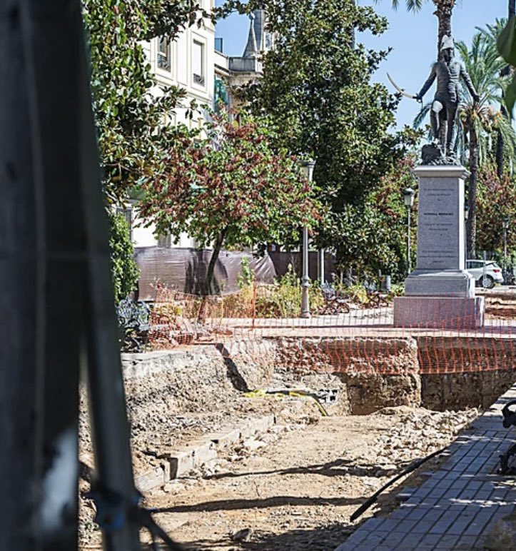 CiudadBadajoz's tweet photo. Como estos hallazgos están siendo en Badajoz, parece que no tienen importancia y se van a proteger, tapar y problema solucionado. 
Ahora ha aparecido un muro, aún por determinar si tiene valor patrimonial, si lo tuviese nos enteraremos? @Junta_Ex 
Imágenes: @hoyextremadura https://t.co/T2BEC7PYdb