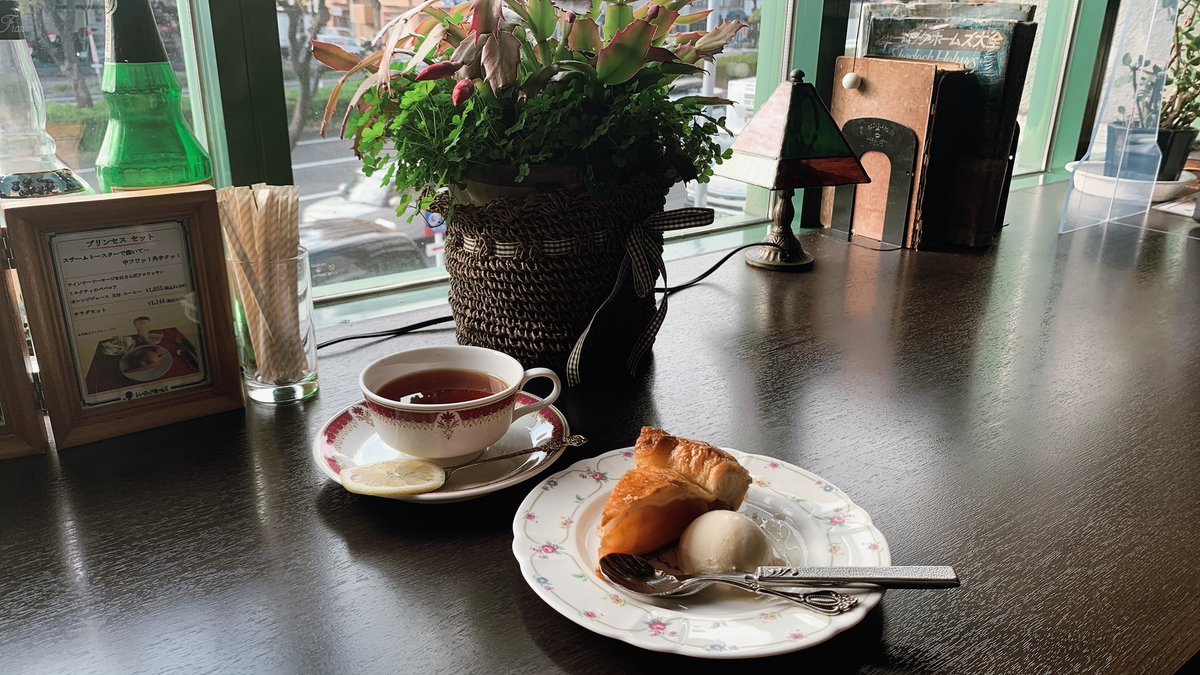 ks_tea_room's tweet photo. シャーロックホームズ／愛知県名古屋市

西高蔵駅近くにある、店名の通りシャーロック・ホームズをテーマにしたレストラン。19世紀末の英国を思わせる重厚な空間で、本格的な英国料理を味わえる、全国でも貴重な一軒です。 https://t.co/8BwhiHj008