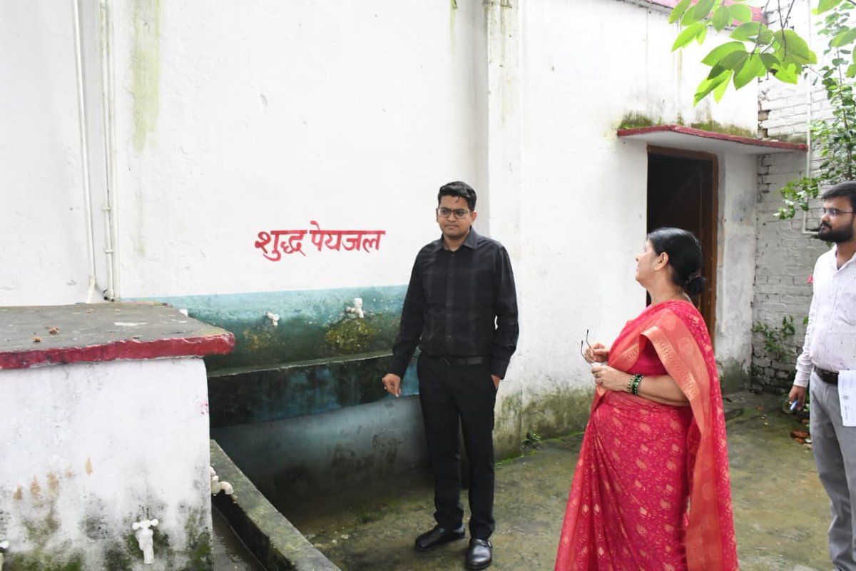 Newsupdateup's tweet photo. रिपोर्ट - अभिलाष मिश्रा सिद्धार्थनगर 
सिद्धार्थनगर जिले के जिलाधिकारी शिवशरणप्पा जीएन ने सूपा राजा स्थित पूर्व माध्यमिक विद्यालय का औचक निरीक्षण किया...
@dmsid1
@UPGovt
@CMOfficeUP
@InfoDeptUP
@UPGovtOfficial
@basicshikshaup https://t.co/sEnueOnWzj