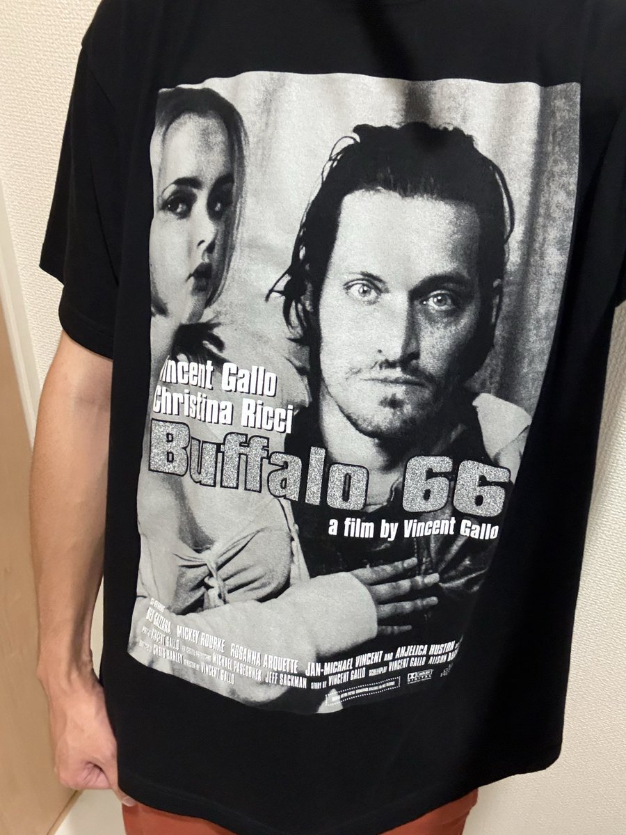 noddingkotte's tweet photo. バッファロー'66Tシャツ届いたのでお出かけ！丸の内線四ツ谷駅で色違い着てる人見つけた https://t.co/x5G4y8ec2c