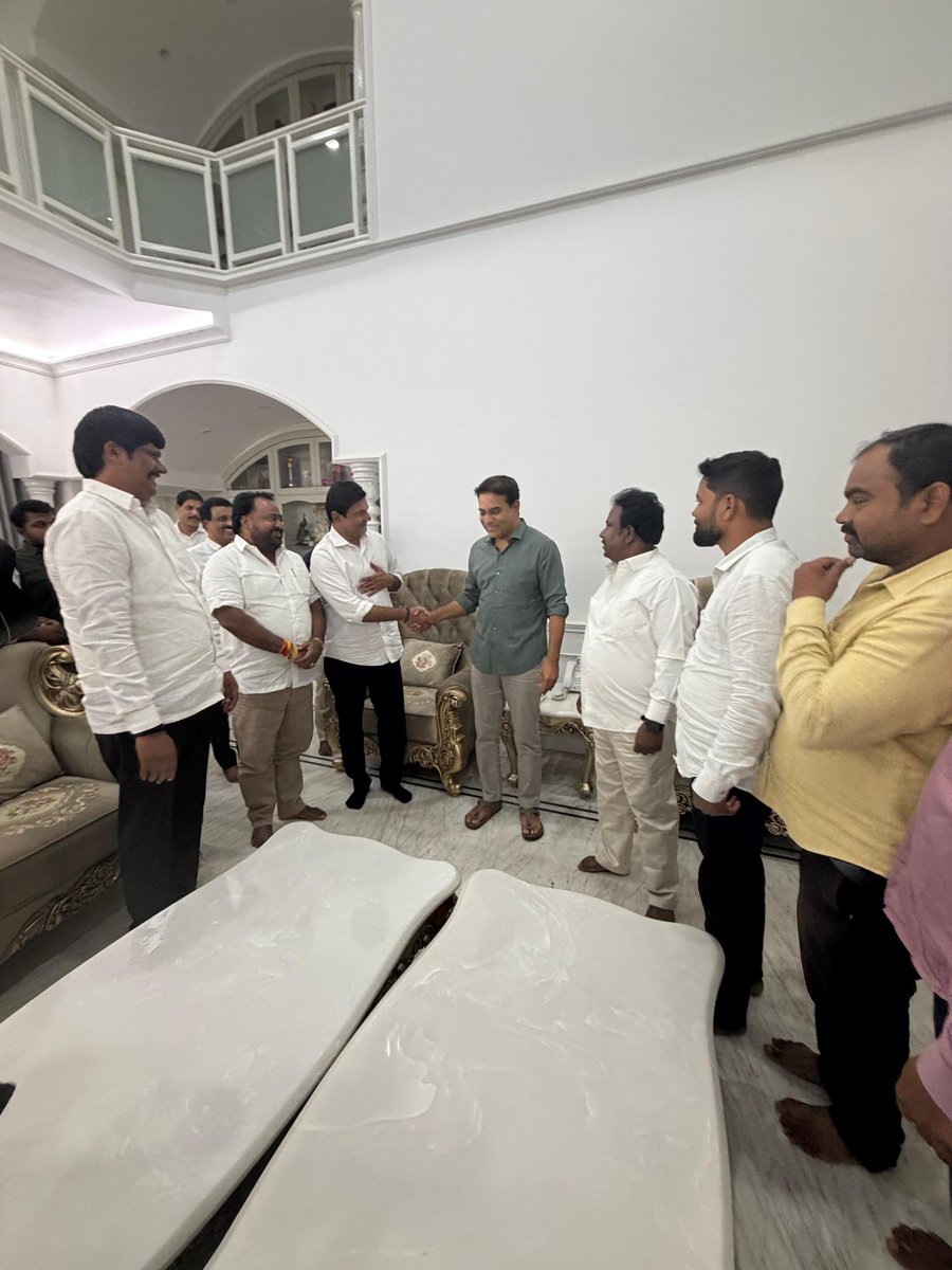 MarriRajasekar's tweet photo. Met @KTRBRS garu & invited him to grace the sacred #Bonalu festivities and #palaram Bandi procession in #malkajgiri Constituency - May the divine blessings of Goddess -#Mahankali bring peace, prosperity & well-being to all. https://t.co/OVhGmiABns