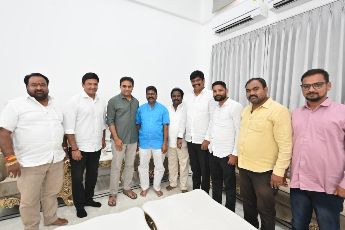 MarriRajasekar's tweet photo. Met @KTRBRS garu & invited him to grace the sacred #Bonalu festivities and #palaram Bandi procession in #malkajgiri Constituency - May the divine blessings of Goddess -#Mahankali bring peace, prosperity & well-being to all. https://t.co/OVhGmiABns