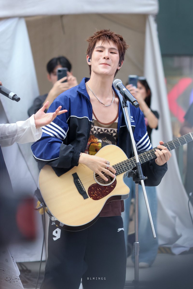 blmingg's tweet photo. 260808 หนุ่มตี๋ที่จริงใจ

#JEFFREY_FAVIQ #FAVIQ 

#FAVIQ_BeforeYouGoBusking
#FAVIQ_BeforeYouGo https://t.co/hYizWOO169
