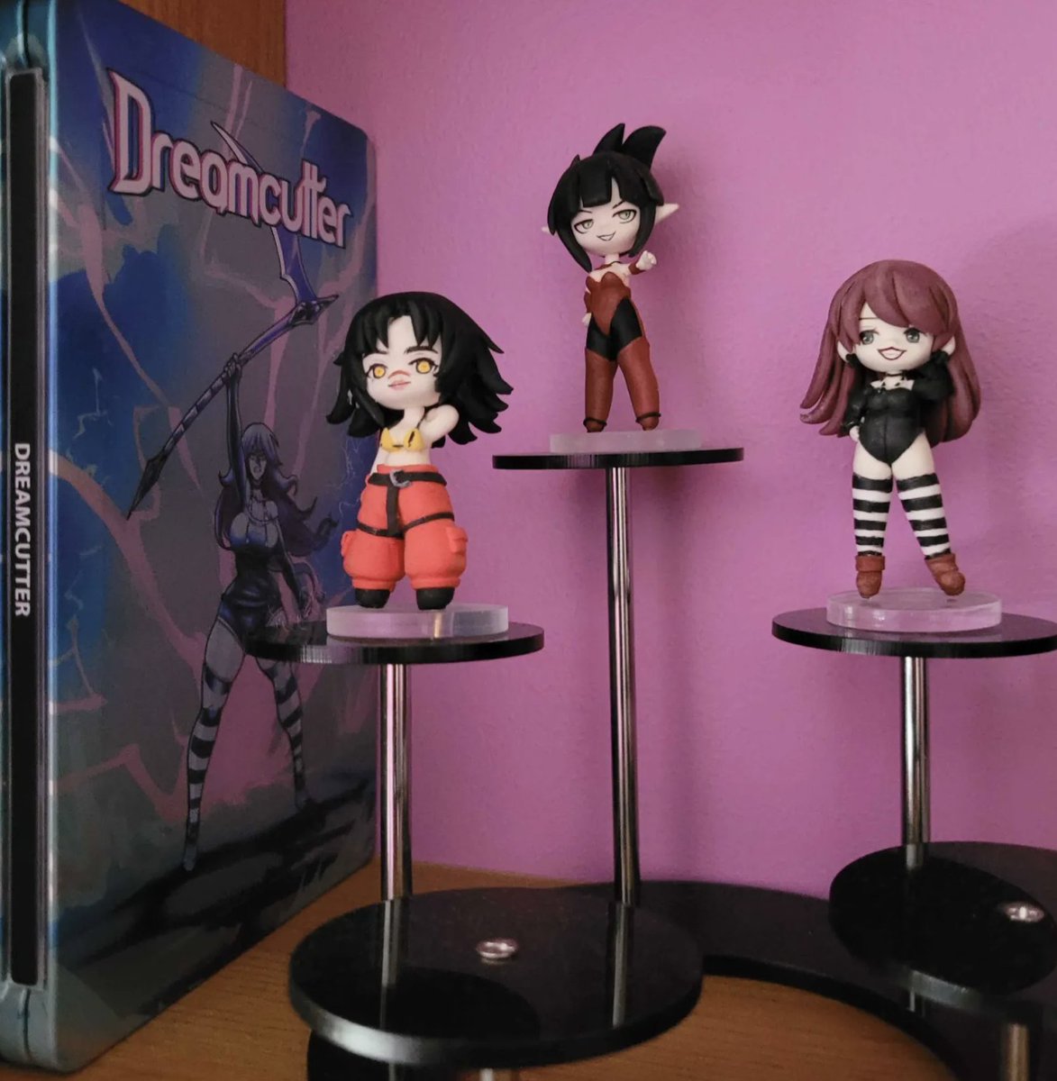 LuciusFangs's tweet photo. I apologise for the double ping @DreamcutterGame I wanted to show this off, my final custom figure has come in by the lovely ClaybyMiru on Etsy @miruclayworld (Unsure if she's still active) Now I'll always have a piece of Dreamcutter 💜 https://t.co/sNsJndjk6s