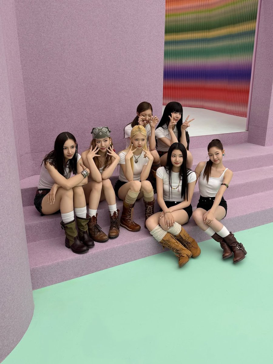tuidepics's tweet photo. 260808 TUIDE's instagram update

Bhind the scene GRLS

#TUIDE #튜이드 https://t.co/RNUgDgWfRd