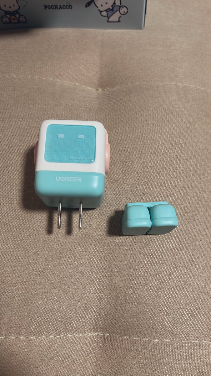 bechibechipare's tweet photo. @EkBDDqsqL6a8dJb これ充電器なんです！足がキャップになってるので旅行用にぴったりです🥳 https://t.co/Ez8Trbvj3v