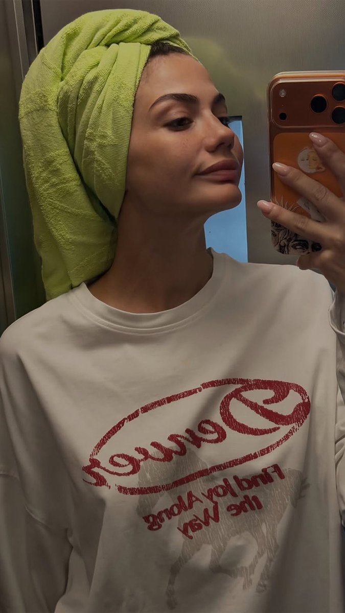 dizilancer's tweet photo. Güzel ve yetenekli oyuncu Demet Özdemir’den "ortaya karışık" paylaşımlar 🥰 

#DemetÖzdemir'in fotoğraflar arasında favori fotoğrafınız hangisi ❓ https://t.co/WfkndLEjgf