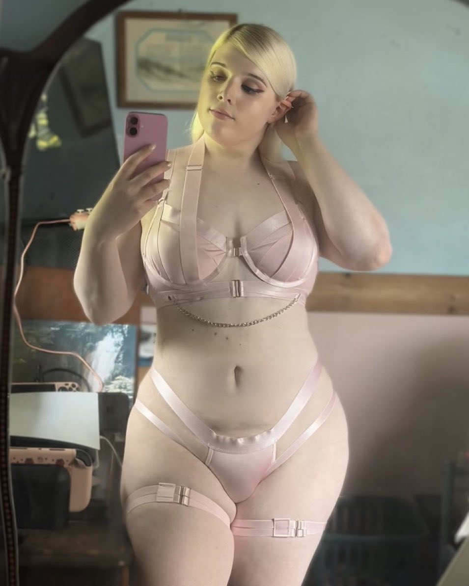 Amandarae72879's tweet photo. I took you a selfie I hope you don’t mind 💝 https://t.co/anWXSpTNah