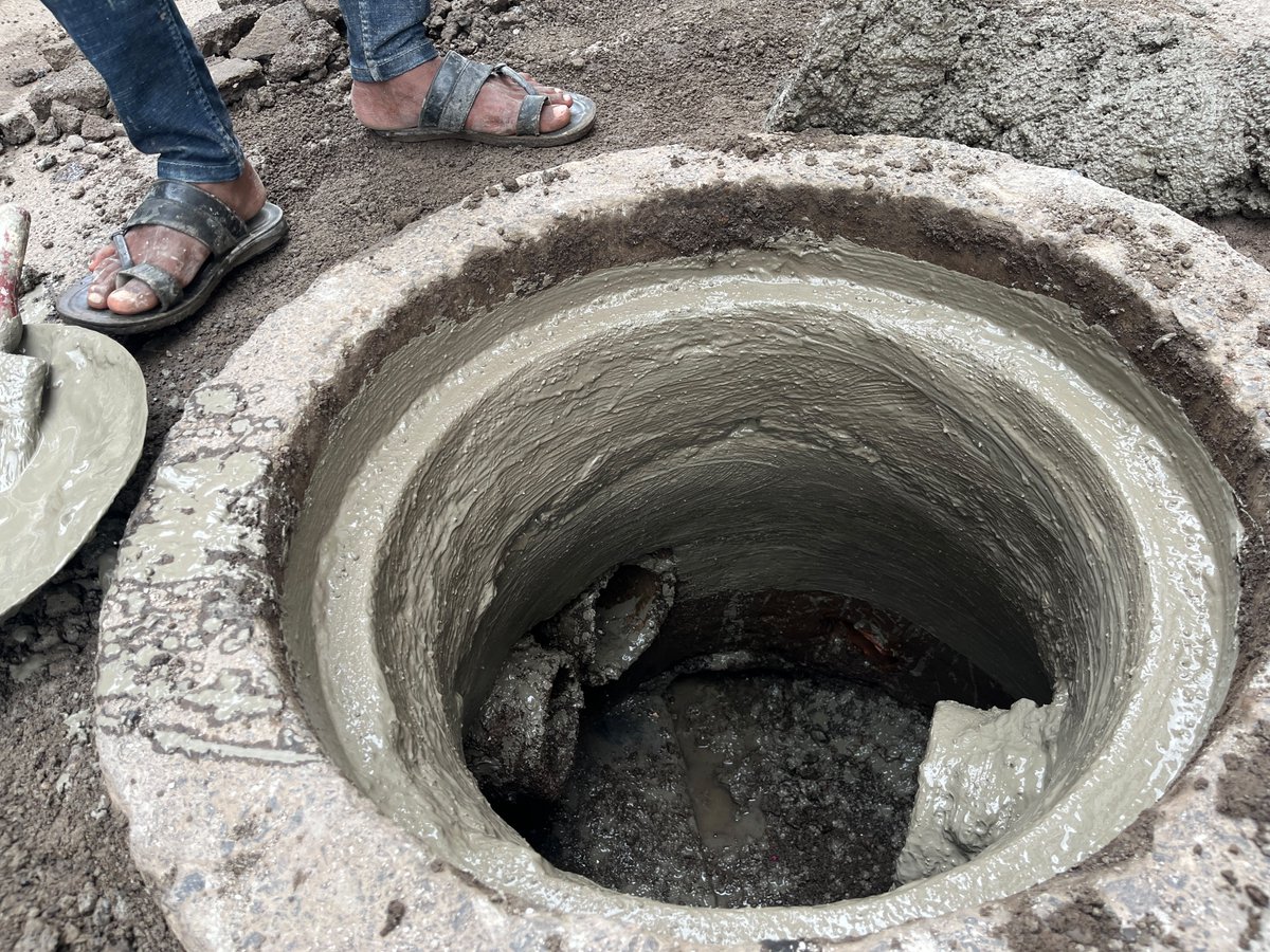 WalhekarPallavi's tweet photo. 📍 तुकाराम नगर-२ | ८ ऑगस्ट २०२६
ड्रेनेज फुटल्यामुळे निर्माण झालेली समस्या तातडीने मार्गी लावण्यात आली. संपूर्ण ड्रेनेजची साफसफाई करून फुटलेला भाग दुरुस्त करण्यात आला असून व्यवस्था सुरळीत झाली आहे. नागरिकांच्या समस्या वेळेत सोडवणे हीच प्राथमिकता.
#TukaramNagar #DrainageRepair https://t.co/3uG3fuUl4p
