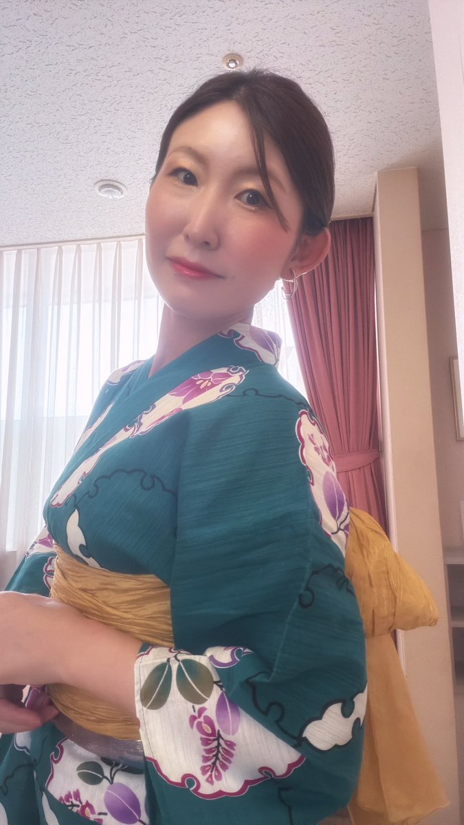 azumi_abe's tweet photo. 今年も多くの方にご来場いただきました
無事安全に皆様と過ごすことができて、一安心です！山口の夏、音楽と花火🎆楽しんでいただけていたら幸いです
今年も司会として携わることができて光栄でした、ありがとうございました！
#陸上自衛隊　#山口駐屯地 https://t.co/YhPxbsfH8f