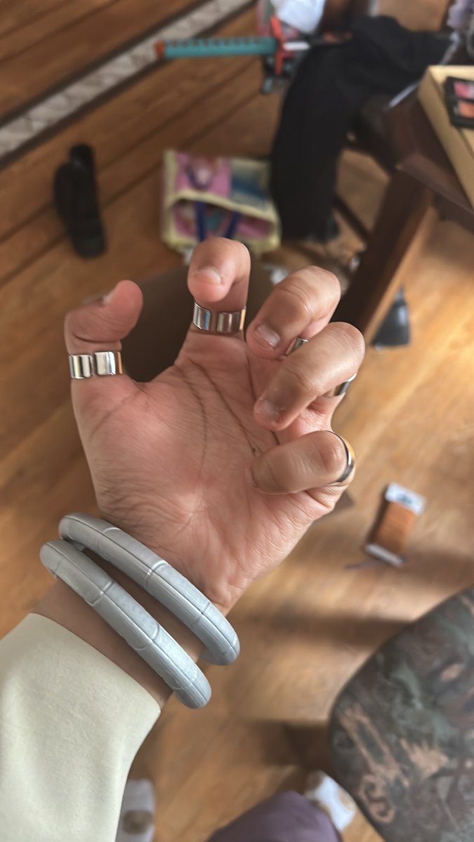 bottomjabber's tweet photo. Should’ve painted my nails LOL https://t.co/3oHjBhNEcO