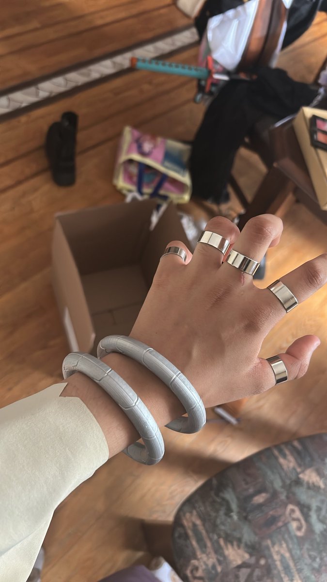 bottomjabber's tweet photo. Should’ve painted my nails LOL https://t.co/3oHjBhNEcO