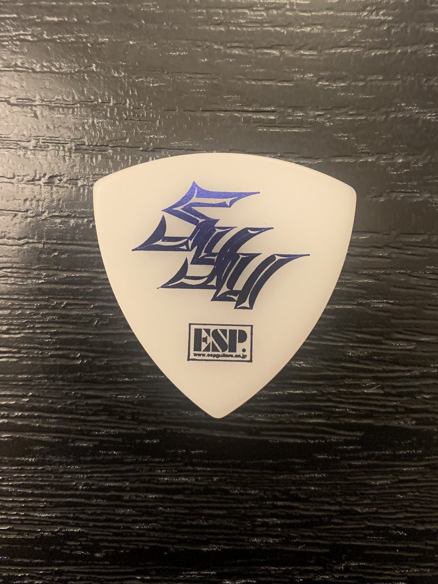 703gal's tweet photo. GALNERYUS
The Cry Echoes Through The Sky TOUR 2026
長野 CLUB JUNK BOX

行く前から気になってたECHOES〜とWITHOUT〜の流れ、BREAK〜のアウトロの〆をどうするか、7弦曲LET〜をどこに置くか、それぞれ確認できた
ガルさん、ワンマンに限って言うと75本目
人生を振り返るのに大事なピースになってる https://t.co/GYuuUyNuK6