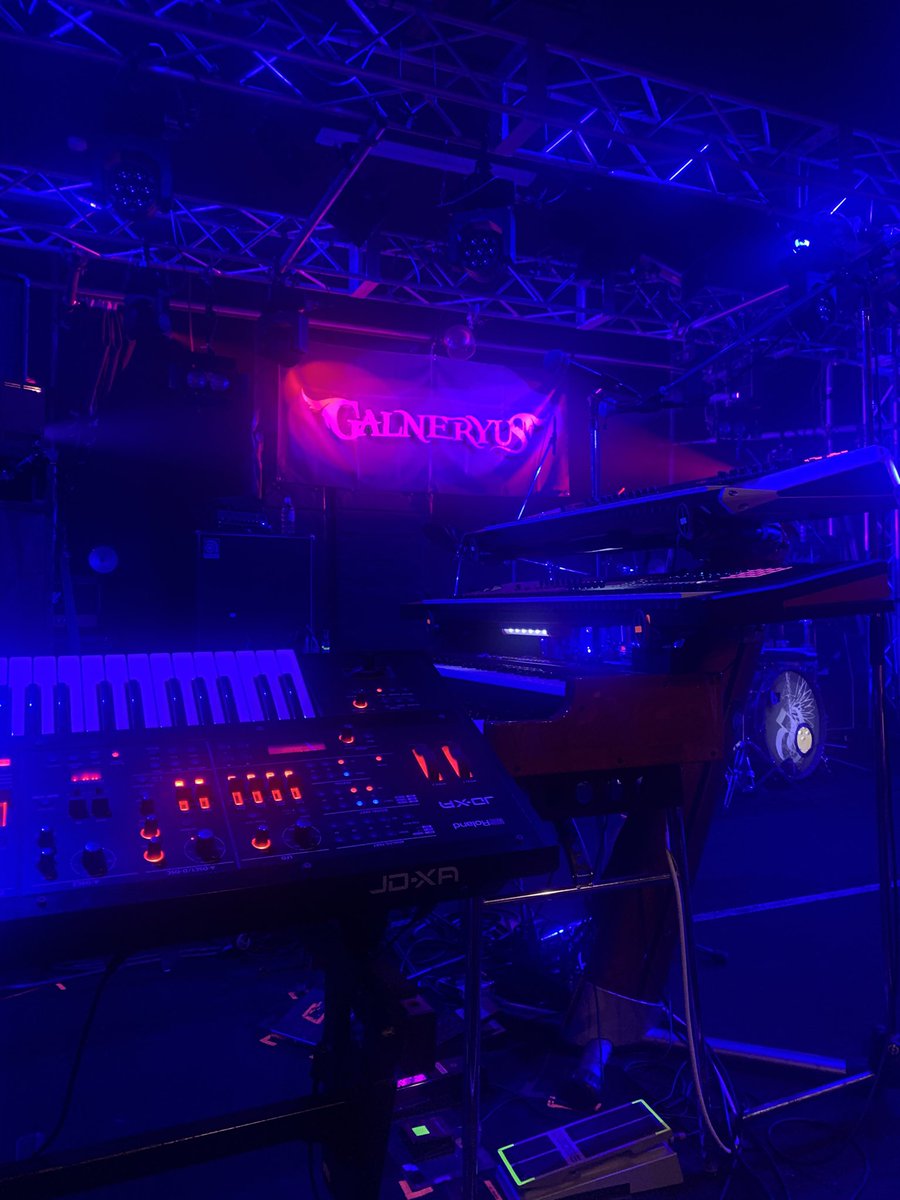 703gal's tweet photo. GALNERYUS
The Cry Echoes Through The Sky TOUR 2026
長野 CLUB JUNK BOX

行く前から気になってたECHOES〜とWITHOUT〜の流れ、BREAK〜のアウトロの〆をどうするか、7弦曲LET〜をどこに置くか、それぞれ確認できた
ガルさん、ワンマンに限って言うと75本目
人生を振り返るのに大事なピースになってる https://t.co/GYuuUyNuK6