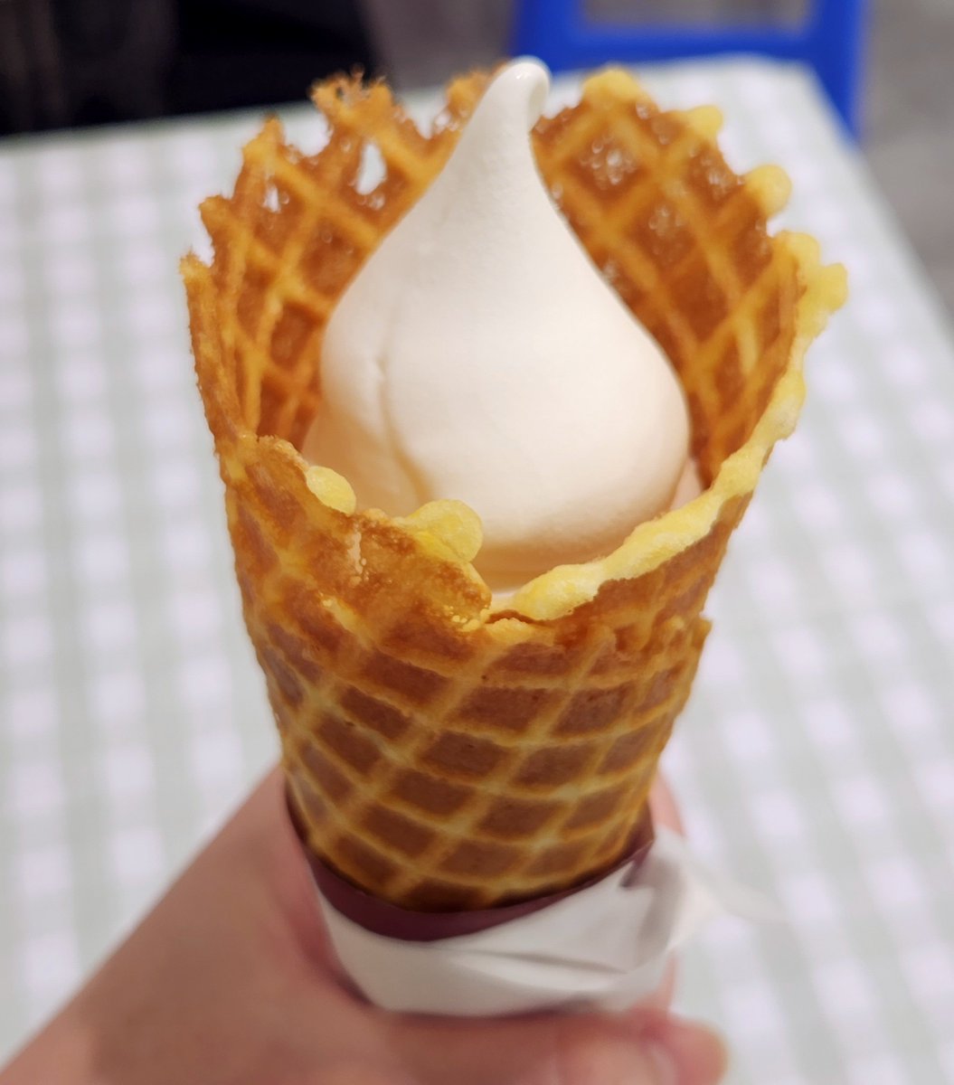 Puffyxxx's tweet photo. 今年���あいぱく出店少なかったから、みなみやましろ村のソフトも食べてきた🍦 https://t.co/Rws0FkK2Q4