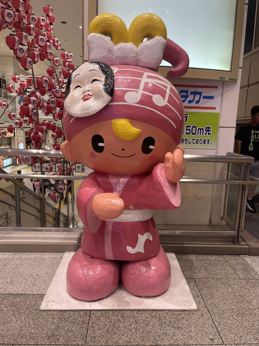 Gorgeous55555's tweet photo. 帰りは郡山駅から‼️‼️‼️

駅前でお祭りやってたー🤩🤩🤩

こっちも出たかったなぁ👉🌏

郡山の方、クリームボックスっていつからあります❓ https://t.co/Sy5JQxqu29