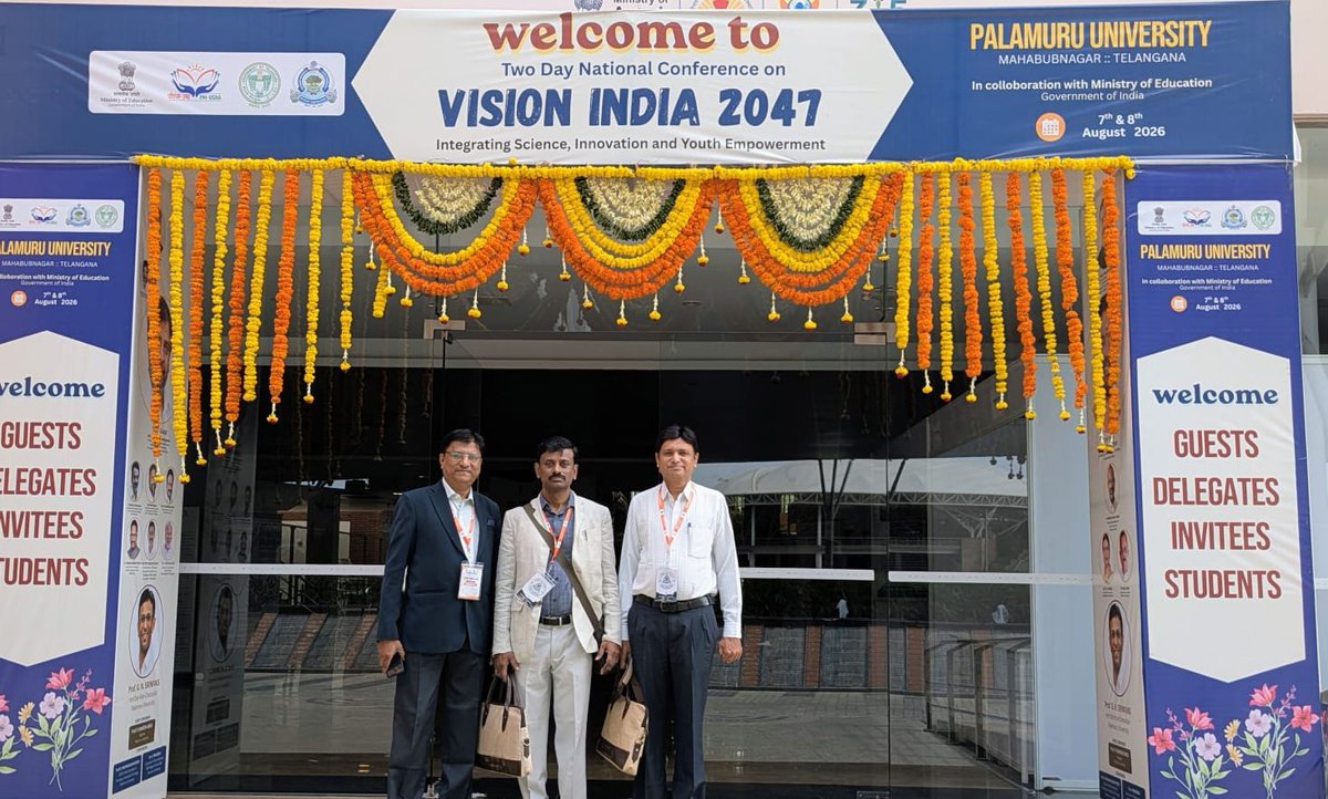 Sanjay_Shitole's tweet photo. Representing SNDT Women's Univ at the National Conference on "Vision India 2047" at Palamuru Univ, in collab with @EduMinOfIndia (PM-USHA).Great sessions on innovation &amp; youth empowerment! #VisionIndia2047 #NEP2020 #AICTE #PMUSHA #ViksitBharat2047 #HigherEducation https://t.co/Tj27yiJG7c
