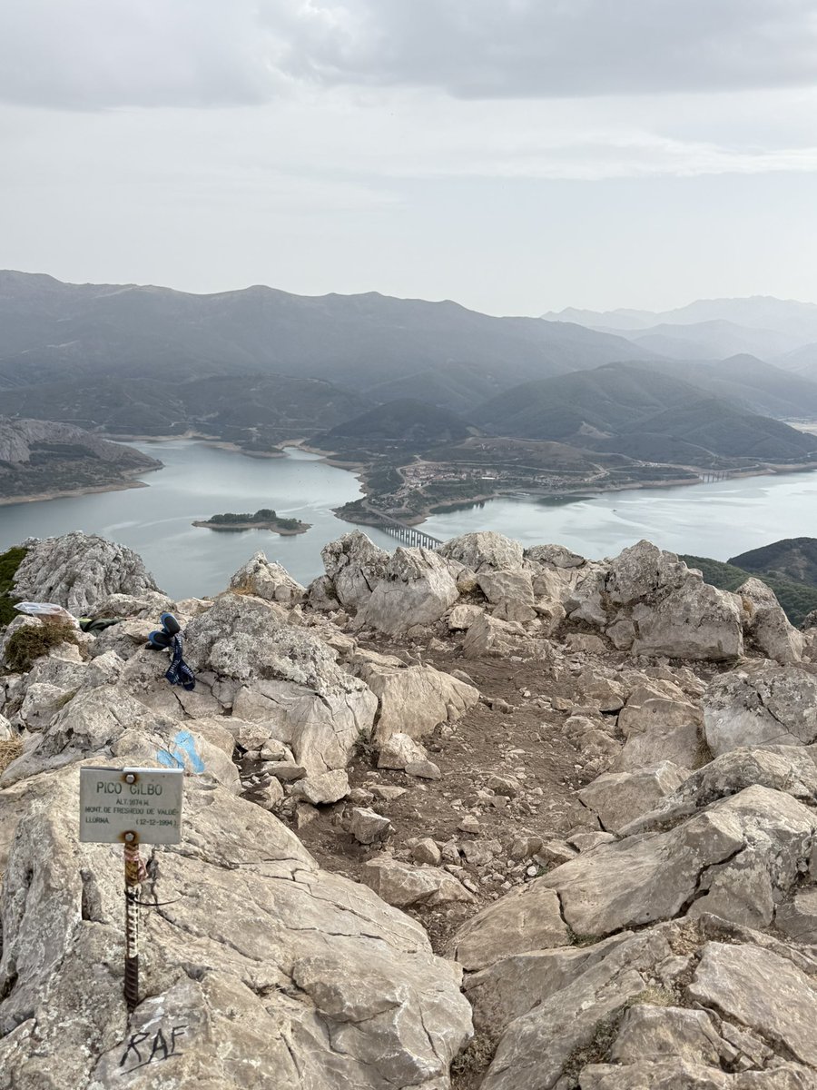marcdaywalker's tweet photo. Pico Gilbo
🏔️ 1674m
#riaño 
#castillayleon 
#picosdeeuropa https://t.co/nfoqBxg3oI