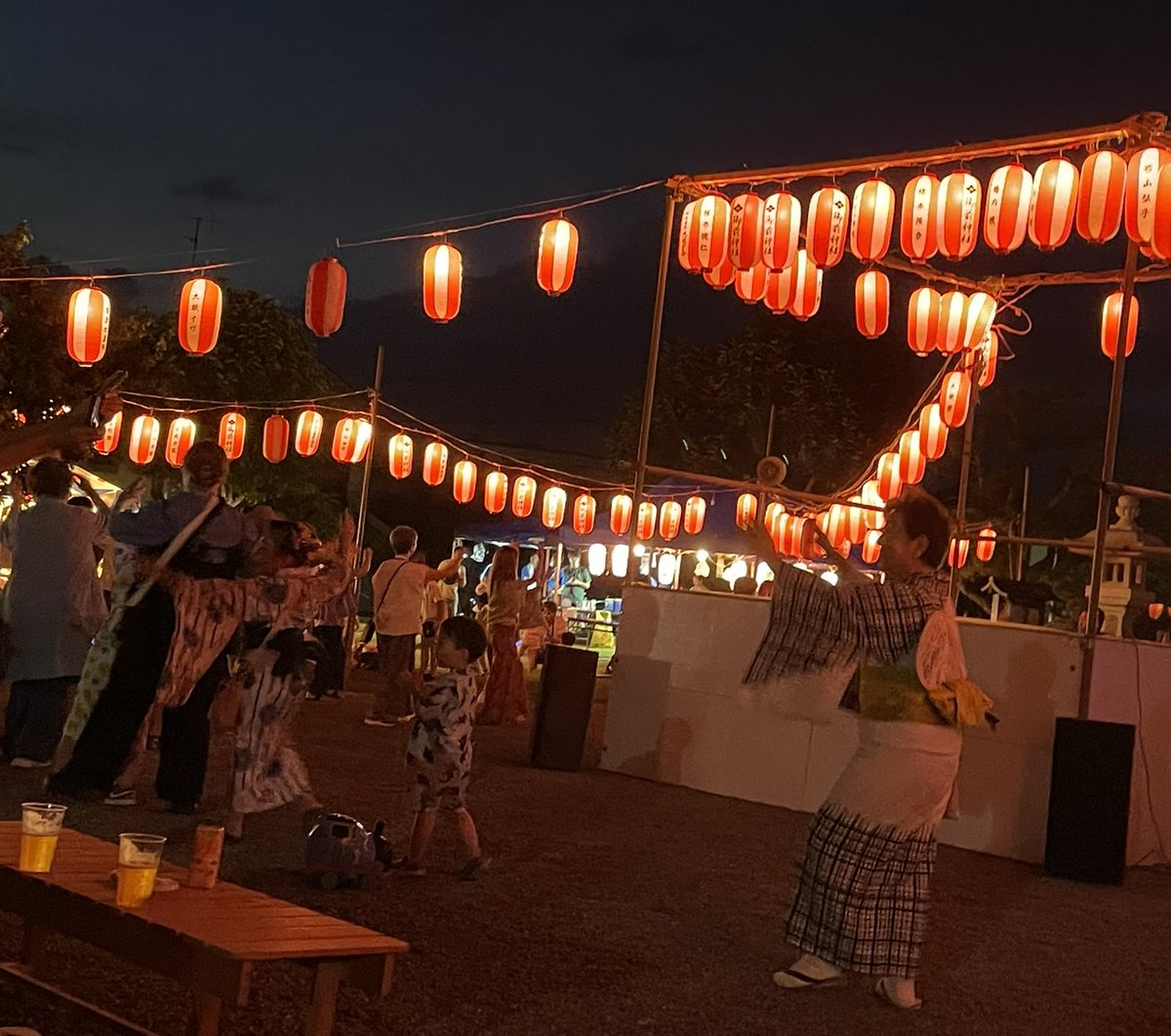 tomiko_ohdate's tweet photo. お祭り
今日は御前神社の夏祭り
安浦の舞や神楽の奉納、虎舞も
盆踊りを照らす 提灯の明かりが綺麗
心配された雨も降らず、お祭り楽しみました #八戸 #御前神社 #夏祭り #盆踊り #提灯 #さびしろ虎舞 ＃神楽 #安浦の舞 https://t.co/bvGfeljrSR