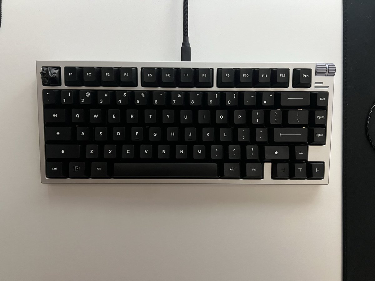 ExtraSuperEvil's tweet photo. @tekkusai how many titans have been sold? I wanna know just how lucky I am to own this board🙌 https://t.co/YJ4joag7CA