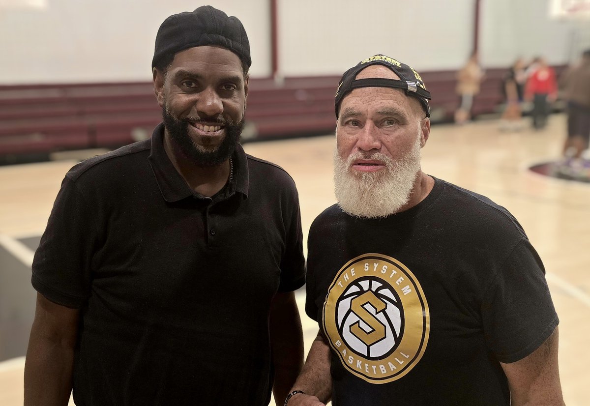 NJLadiesHoops's tweet photo. Meet ubers @hoops4ms

L @rhulandel of @morriscatholic_girlsbasketball 

R - Peoples Choice for Mayor of Elizabeth 
"Charles CC Hawley" founder of @noboyzallowedbb

@owe_training5 @younglife_athletics_ 
@brolylewis @Coach_Daaiyah7 @team_sharp_basketbal @prettyathletics @NYGHoops
@gthingbasketball @coachjkreie