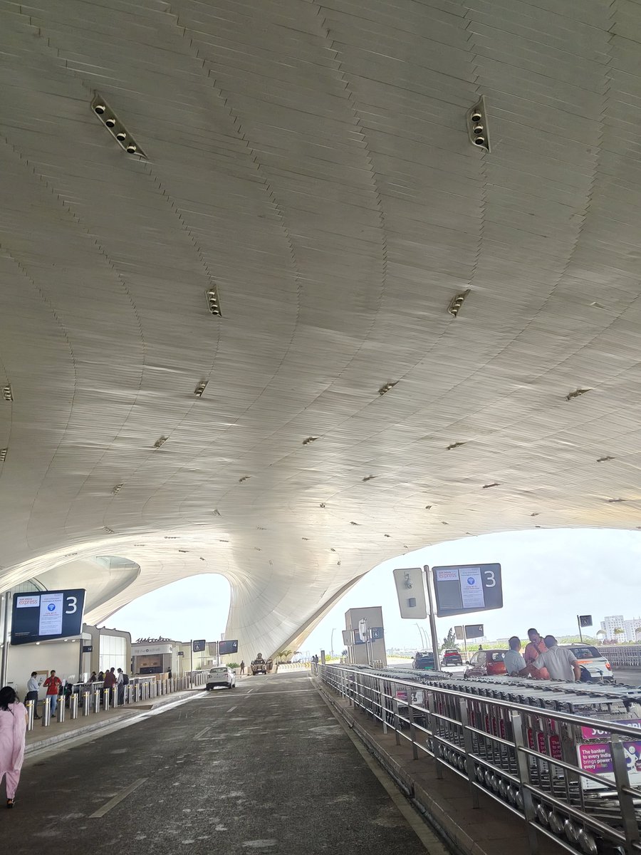 Shashwat_web3's tweet photo. Agree..

Check the pure beauty of Navi Mumbai Airport.. https://t.co/kGEVT3kose