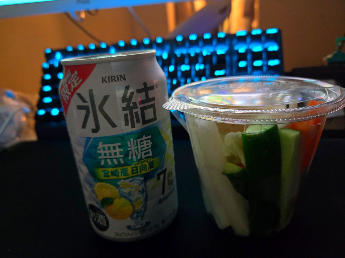 eil_d7's tweet photo. では🥂
一週間おつかれさまでした
セブンの野菜スティックうまい https://t.co/XiDTviWuLa