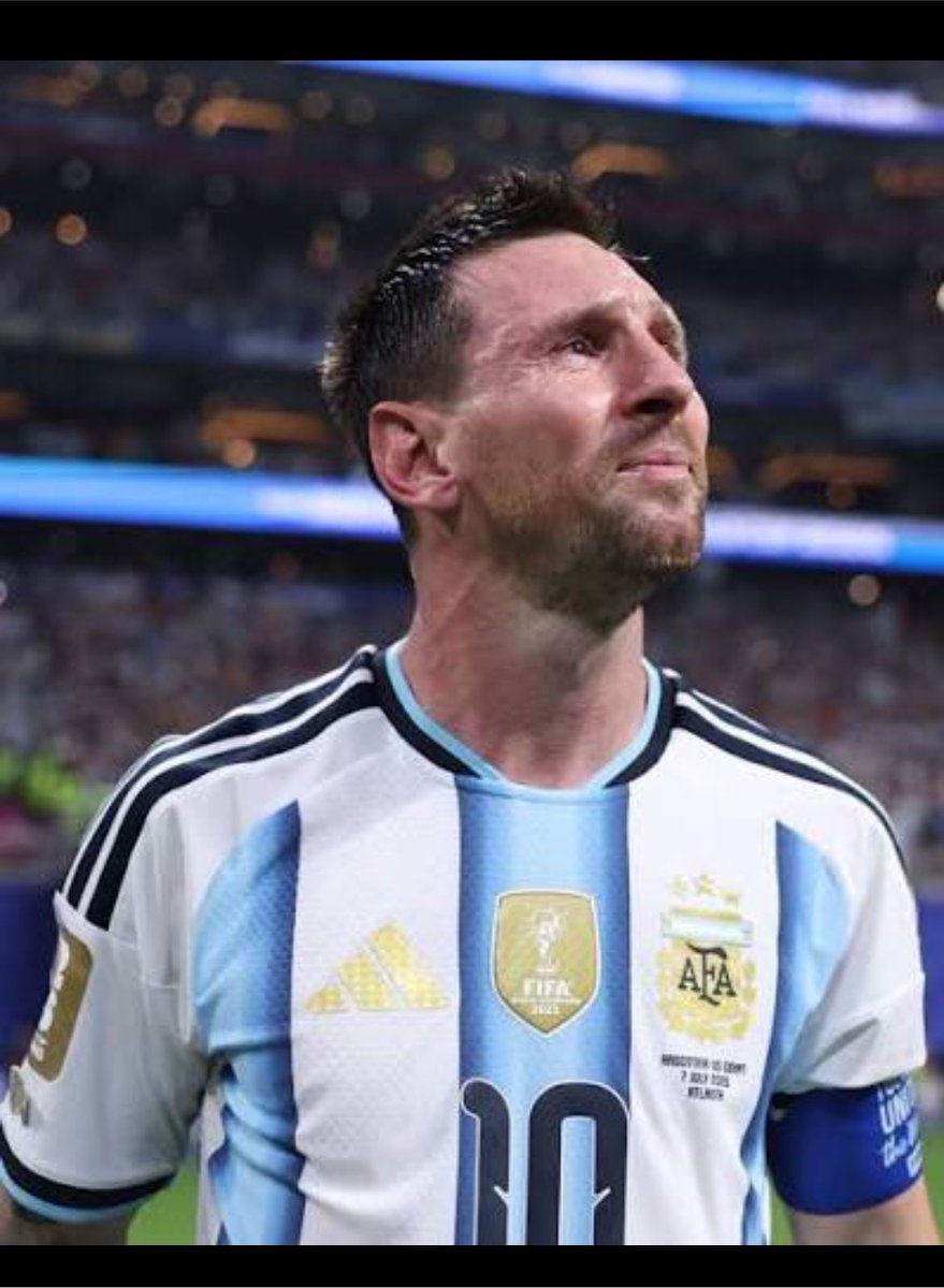 alvarzezzz's tweet photo. La frustración de no haberle podido dar una última alegría a tu viejo sabiendo que se te iba, todo un país está con vos Lionel, hasta siempre Jorge Messi 🕊️ https://t.co/5xOAJ1ZtWO