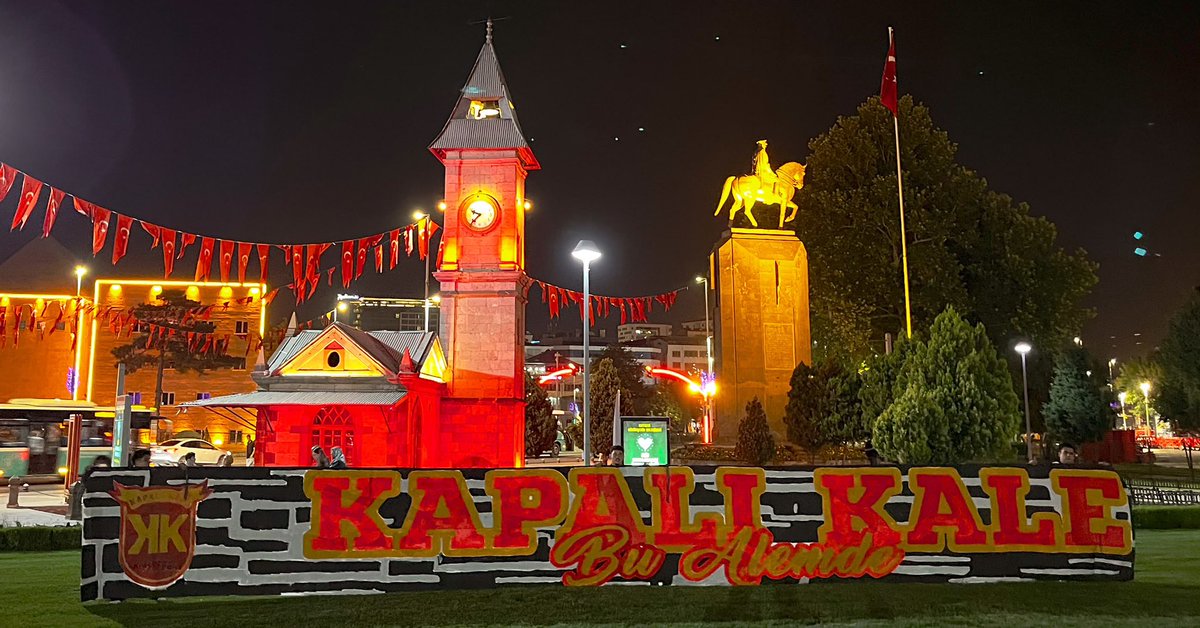 KapaliKale's tweet photo. 2026-2027 sezonu el emeği göz nuru yeni pankartlarımız sizlerle. 👊

#KapalıKale | #Kayserispor https://t.co/gTk8XSZp36