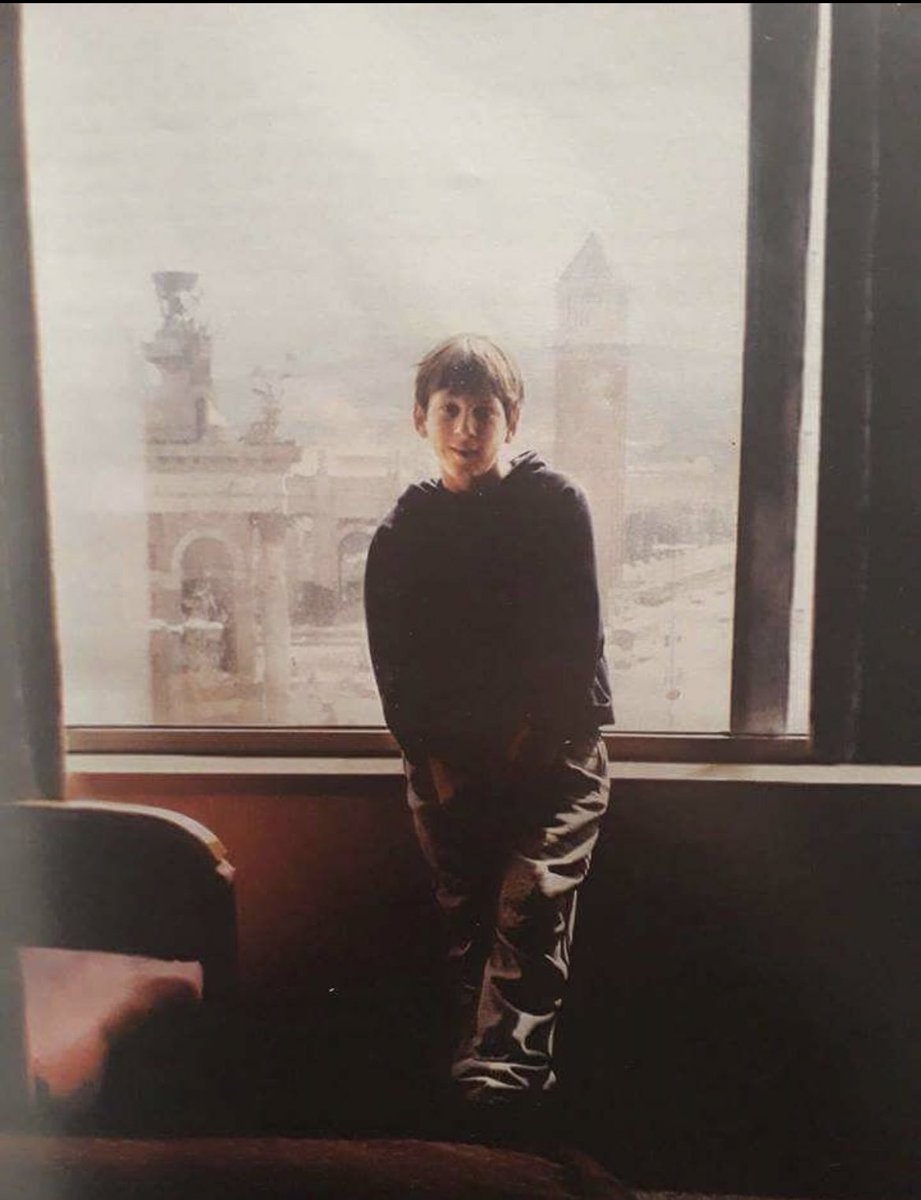 madridblaugrana's tweet photo. Foto del primer día en Barcelona de Leo Messi

La foto se la saco su padre, Jorge Messi

DEP https://t.co/8w3TA1l3Fc