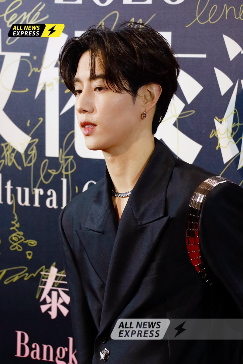 ALLNewsEXPRESS1's tweet photo. "มาร์คต้วน"  #MarkTuan ร่วมเดิน Red Carpet ในงาน ‘Weibo Gala 2026 Weibo Cultural Communication Night’

#MarkTuanXWeiboGala2026
#MarkTuan #段宜恩 #마크  #มาร์คต้วน
#WeiboGala2026
#WeiboCulturalCommunicationNightThailand https://t.co/OiQ1bqsbJr