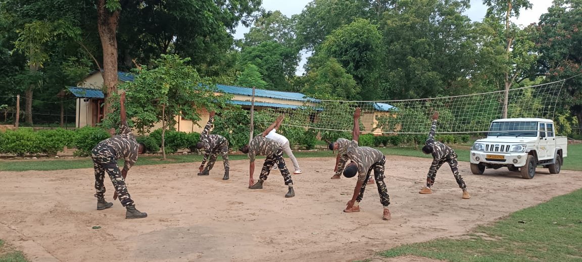 9BnSSB_INDIA's tweet photo. नियमित पीटी के माध्यम से SSB, 09वीं वाहिनी के जवान- शारीरिक एवं मानसिक रूप से सुदृढ़।
#SSB_INDIA
#SSBFTRLUCKNOW
#SSBSHQGKP
#FitnessFirst
#PhysicalTraining
#PTSession
#FitForDuty
#StrongBodyStrongMind
#MentalStrength https://t.co/6KRTTzY1Je