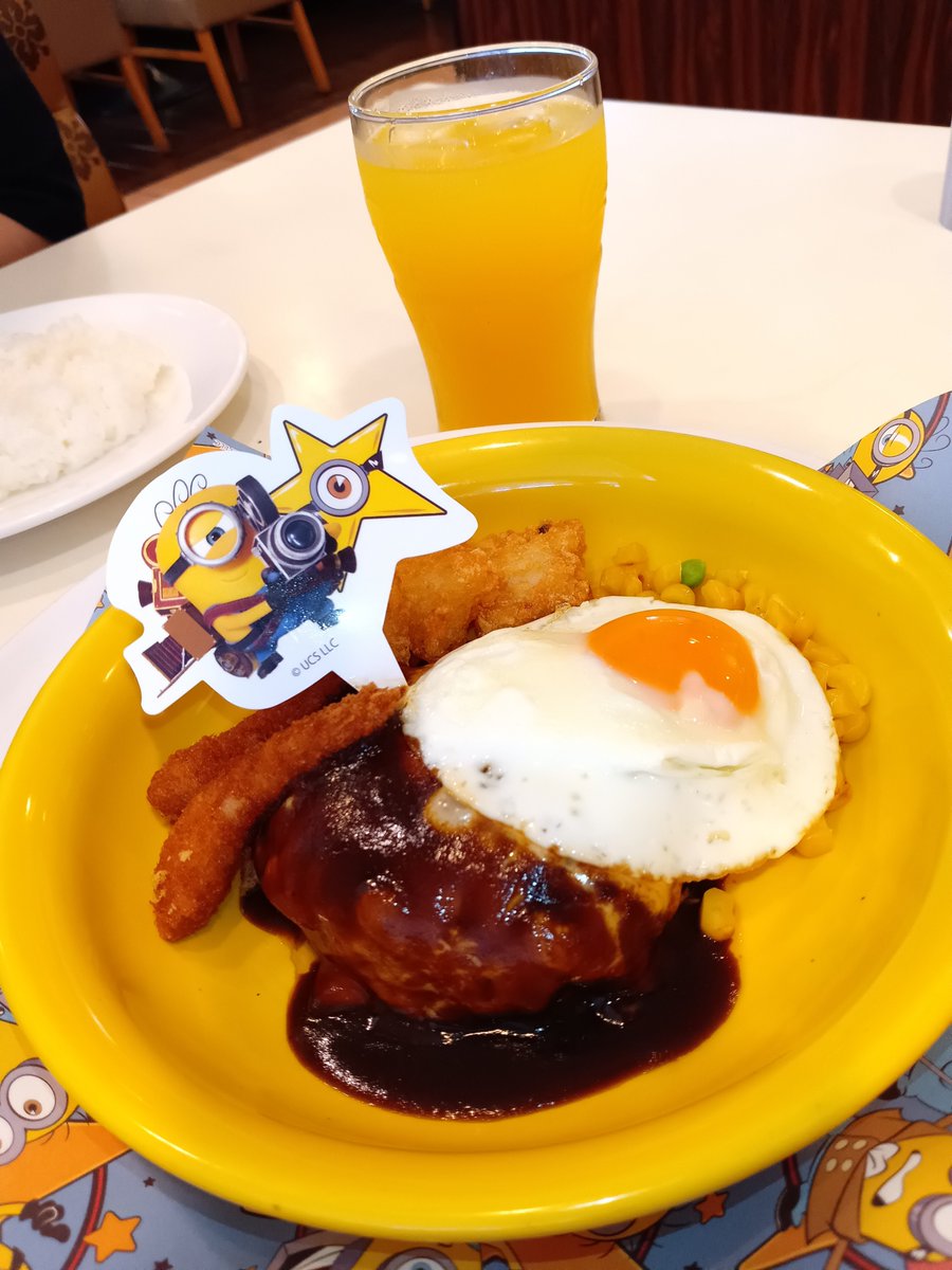 cure__cyoko's tweet photo. @SORGENTI_Info こんばんは～(´˘`＊)
お疲れさまです·͜·🍀*゜
楽しかったみたいで良かったね♡♡

なんか、近くに感じたいな？なんて思ったので、ﾐﾖｼﾞTを着て
夜勤頑張ってくるね笑笑
昨日行ったガスト。 https://t.co/cZJjcMRjBf