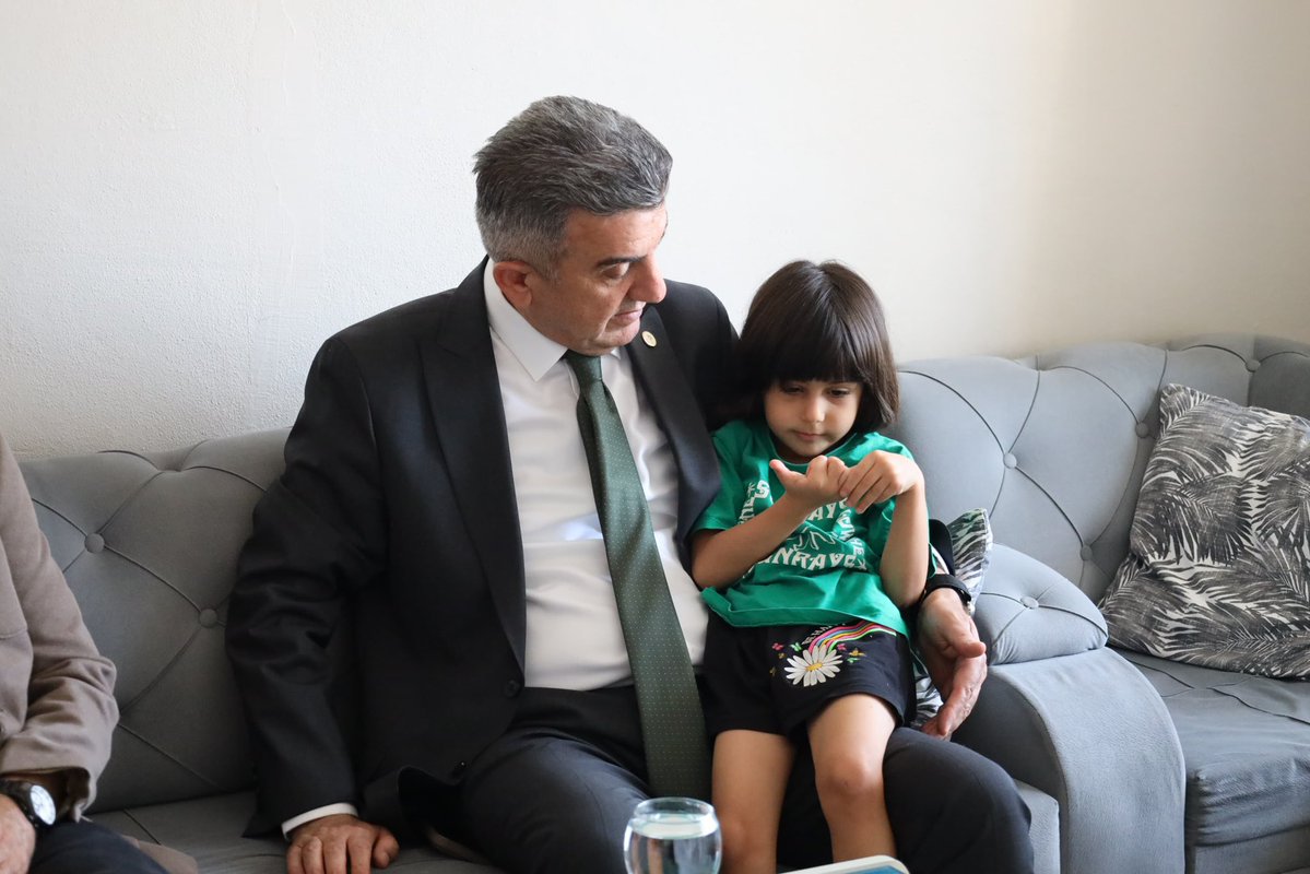 milhamigunbegi's tweet photo. AK Parti'mizin 25. Kuruluş yıl dönümü kapsamında, geçmişte partimizde görev almış ve ebediyata irtihal etmiş teşkilat mensuplarımızın ailelerini ziyaret programı kapsamında Rahmetli Nuri Doğan'ın ailesini ziyaret ettik. Merhum Nuri Doğan'ı rahmetle ve dua ile andık, Cumhurbaşkanımız Sayın Recep Tayyip Erdoğan'ın selamlarını ilettik.

AK Partimizde görev almış ve ebediyata irtihal eden tüm teşkilat mensuplarımızı rahmetle ve saygıyla anıyoruz.

@RTErdogan @Akparti @abuyukgumus @Hayati_Yazici @efkanala @mustafaelitas @acarfaruka @eyupkadirinan @hakanaksu058 @farukaytek
