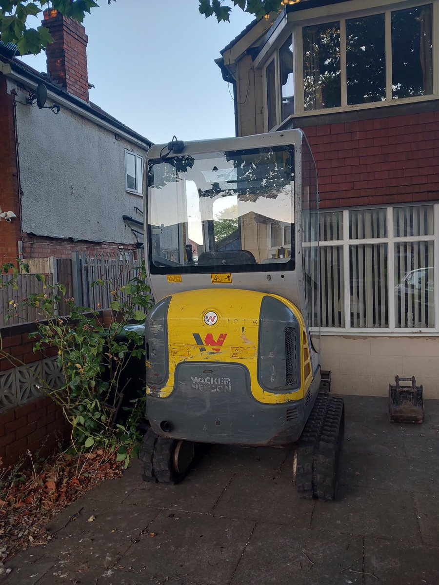 HandsworthWMP's tweet photo. On 7th August a JCB was abandoned on a homeowners  drive, without their permission in  Kingstanding. The JCB has now been recovered, if anyone is missing a JCB or has any information, please contact 101. #CommunityPolicing #CommunitySafety https://t.co/mYTCwNZsYh