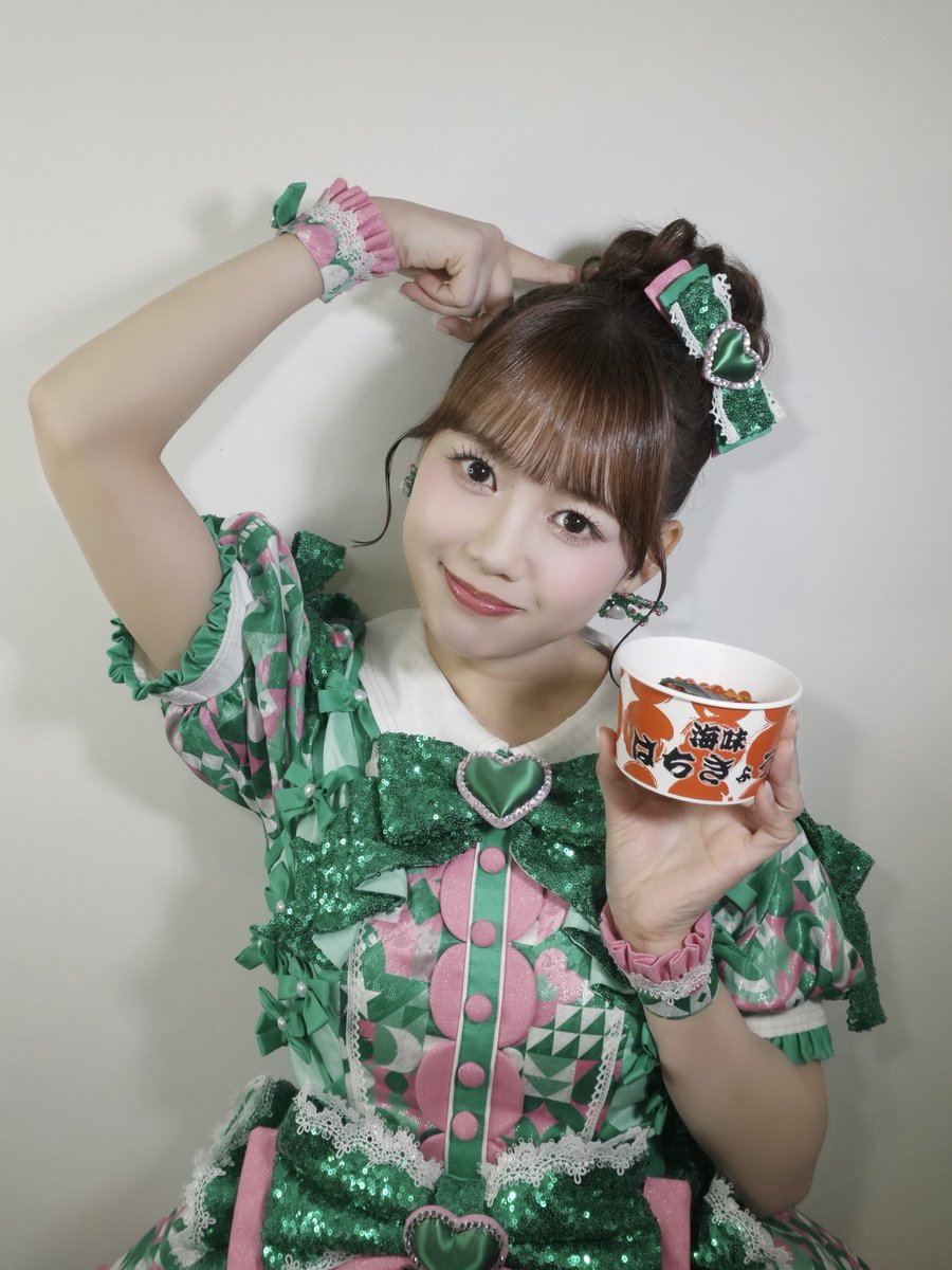 sendenbu_staff's tweet photo. ツアー北海道公演ありがとうございました！ツアーで北海道は久しぶり💚みんなお待たせ♡♡♡今日は北竜ひまわり畑に行ってみたい！＆末広がりな日なので！お団子ヘアーにしたよ！🌻🍡✨️たーくさん北海道に住んでる方が来てくれてて！これて良かったです✨️遠征してくれたみんなもありがとう！！また北海道来れるように頑張ります👊美味しいものも食べれて幸せだああ♡北海道最高！！💚(ひより💚)

#超とき宣 #超とき宣ツアー2026