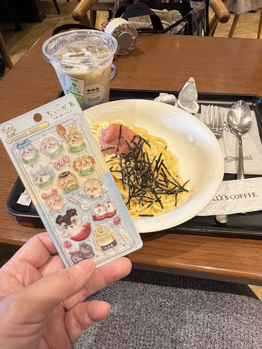 ayuusa's tweet photo. 千社札ももらった😊

楽しい公演の後は美味しいビール🍺
そして店員さんの社員さんがめっちゃわたし好みの可愛いくてシゴデキな社員さんでほんと楽しかった！！！ https://t.co/VxE74VKYfq