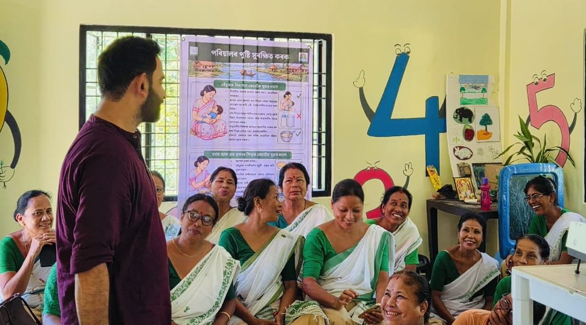 UNICEFIndia's tweet photo. The flood may have taken away many of their belongings, but it couldn't take away their smiles. 🩵

A salute to their incredible spirit and resilience. 🫡

In one of the worst-hit flood areas, DWCD and Assam Agricultural University conducted a special training for frontline workers to learn how to support infant & young child feeding during emergencies (IYCF-E) — and why fathers play a key role in exclusive breastfeeding🤱.